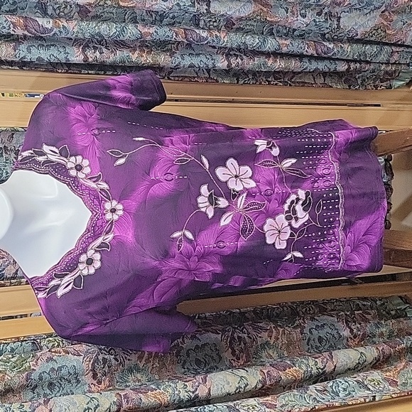 Source Unknown Tops - Women's Unknown Brand Large Purple Vneck Short sleeve Top